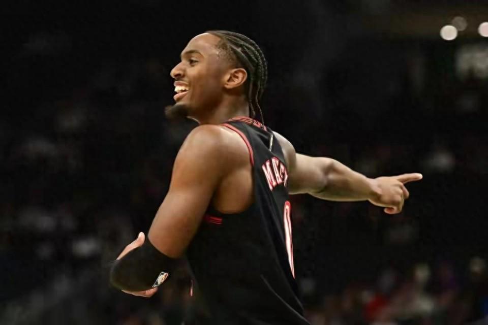 开云体育下载-马刺屠76人揽四奖,文班24分钟+41;防守破局雪旧耻,前路可可期